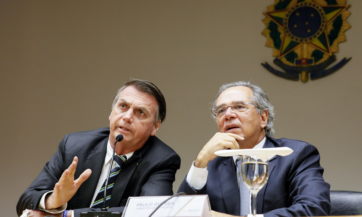 Jair-Bolsonaro-e-Paulo-Guedes-Foto-Isac-Nóbrega-PR-1200x721.png